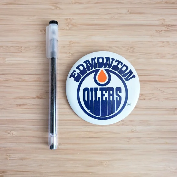 Edmonton Oilers Button Pin - Picture 2 of 3